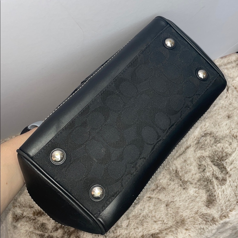 Vintage Coach ‘Hamptons’ Signature Small Satchel - Picture 5 of 16